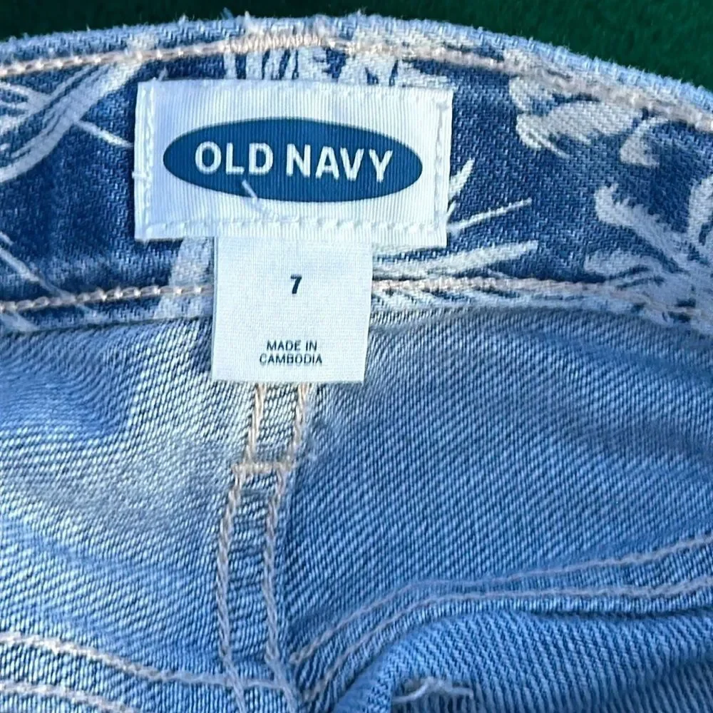 Girls Old Navy Cutoff Shorts 7 – White Denim with Pineapple Design